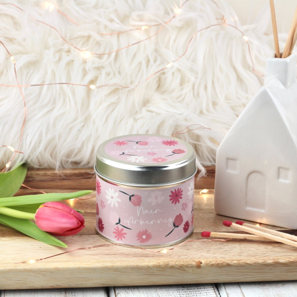 Cannwyll Nain Arbennig Darluniad Blodeuog | Nain Arbennig Bold Flower Tin Candle
