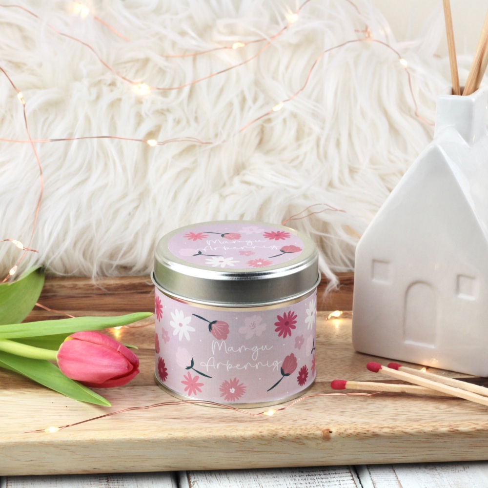 Cannwyll Mamgu Arbennig Darluniad Blodeuog | Mamgu Arbennig Bold Flower Tin Candle