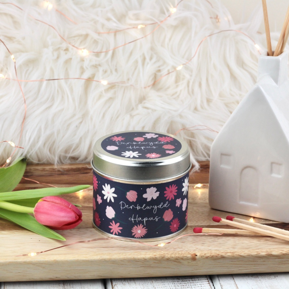 Cannwyll Penblwydd Hapus Darluniad Blodeuog | Penblwydd Hapus Bold Flower Tin Candle
