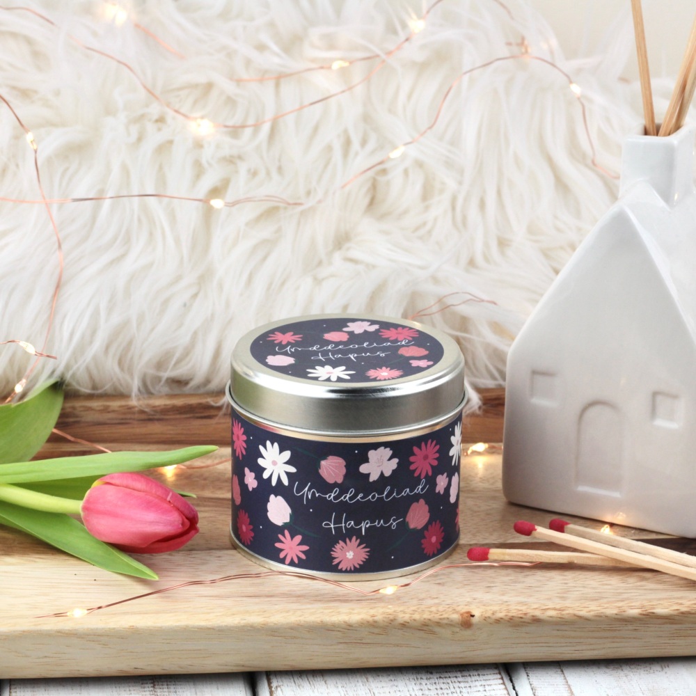 Cannwyll Ymddeoliad Hapus Darluniad Blodeuog | Ymddeoliad Hapus Bold Flower Tin Candle