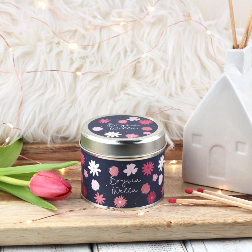 Cannwyll Brysia Wella Darluniad Blodeuog | Brysia Wella Bold Flower Tin Candle