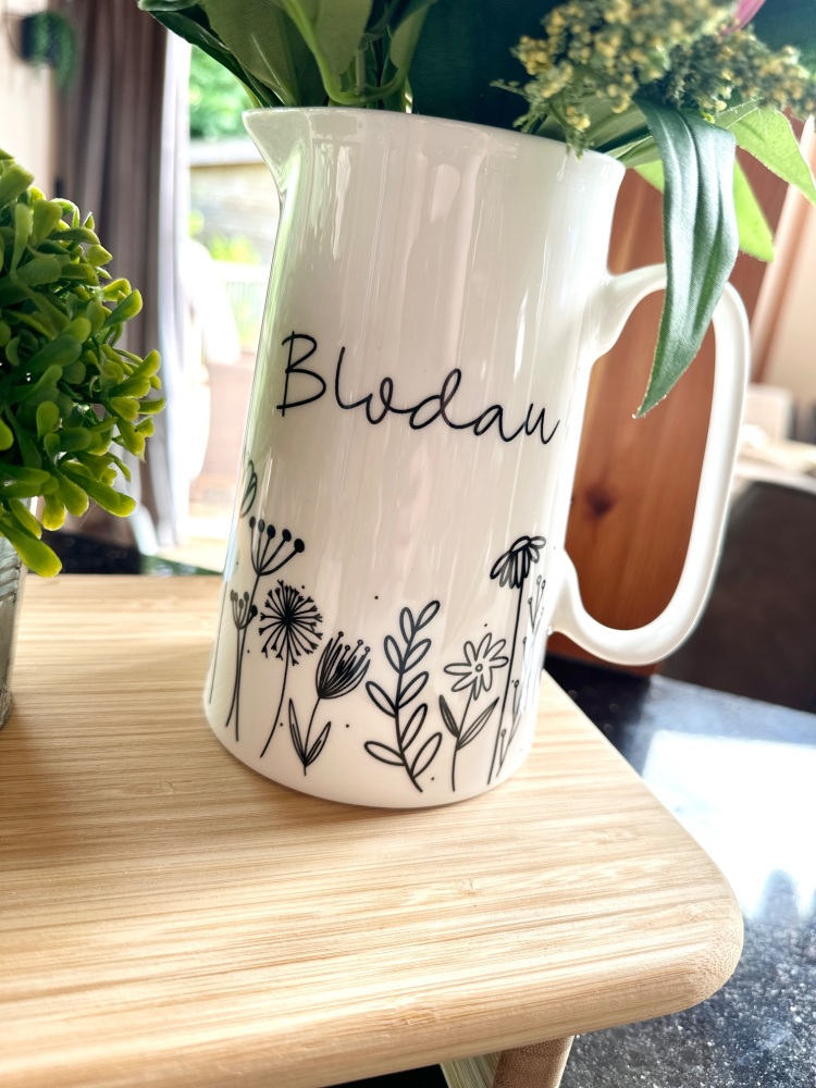 Jwg Blodau Tsieina | Welsh Bone China Flower Jug | Doodle Flower Design