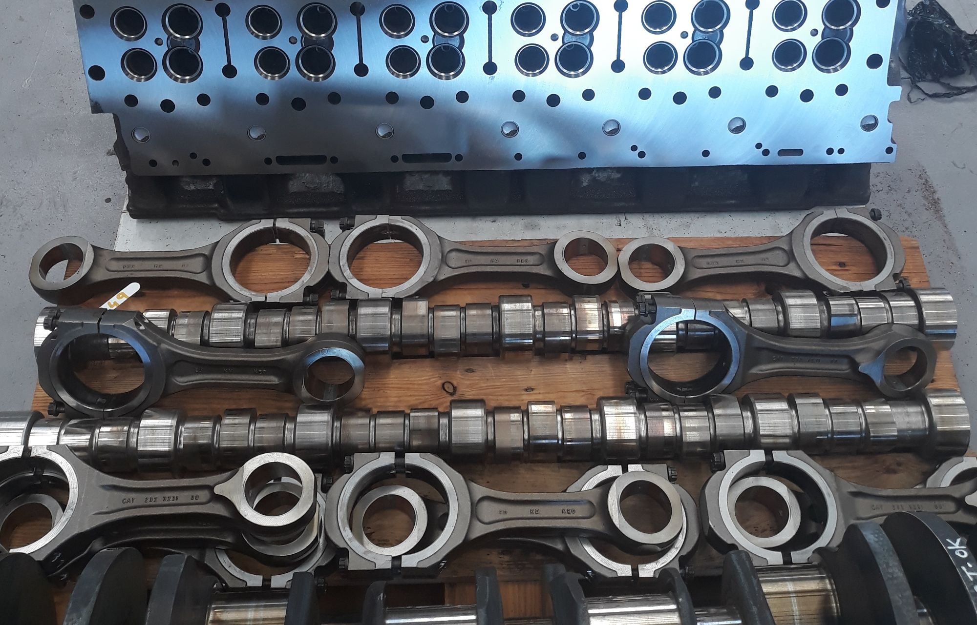 CaterpillarÂ® C32 Second Hand Camshafts and Conrods For Sale