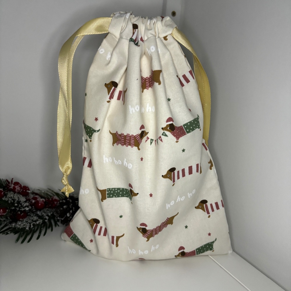 Cream Sausage Dog Christmas Reusable Drawstring Gift Bag