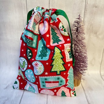 Festive Tag Design Christmas Drawstring Reusable Gift Bag - MEDIUM