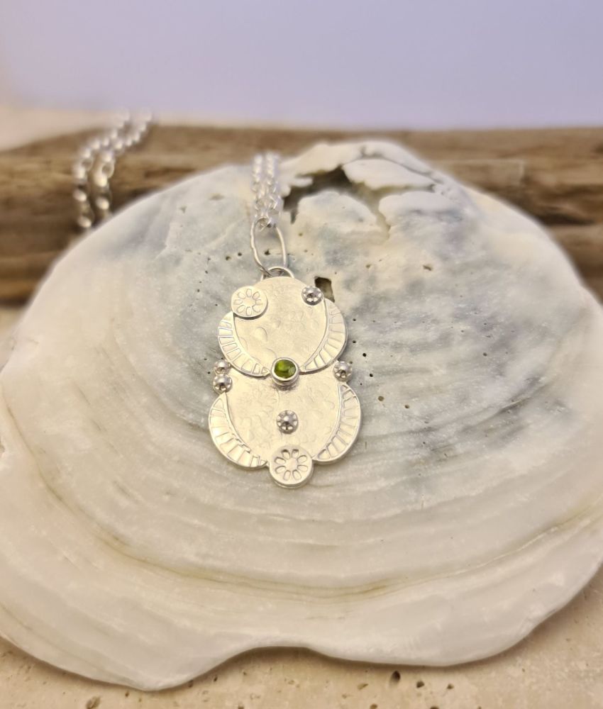 Peridot Sea Moss Spinfin Necklace