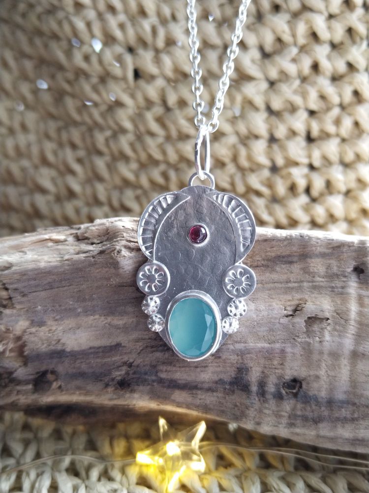 Rhodolite Garnet and Chalcedony Spinfin Necklace