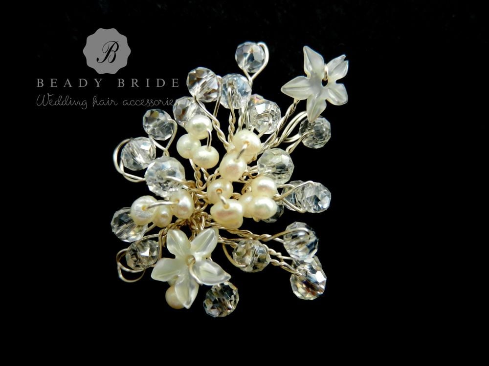 Little sprig-bridal-hair-pin-by-Beady Bride-UK (5) Little sprig-bridal-hair-pin-by-Beady Bride-UK (5)