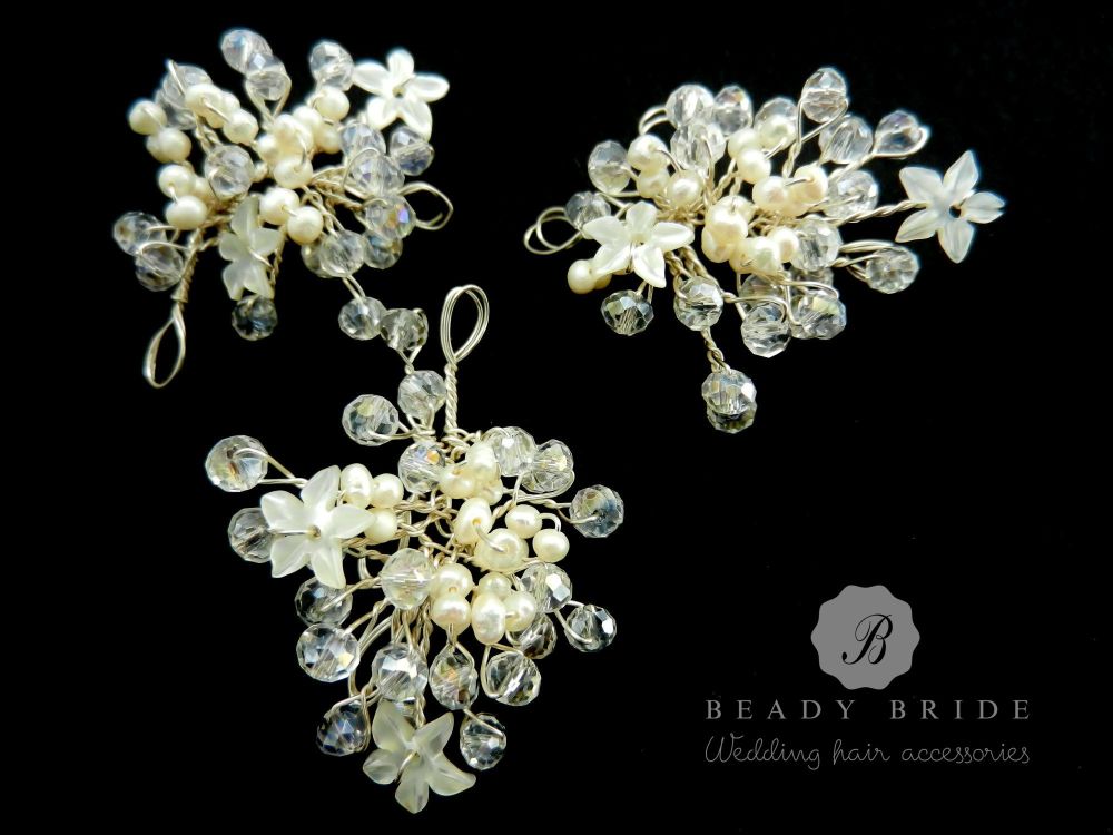 Little sprig-bridal-hair-pin-by-Beady Bride-UK (7) Little sprig-bridal-hair-pin-by-Beady Bride-UK (7)