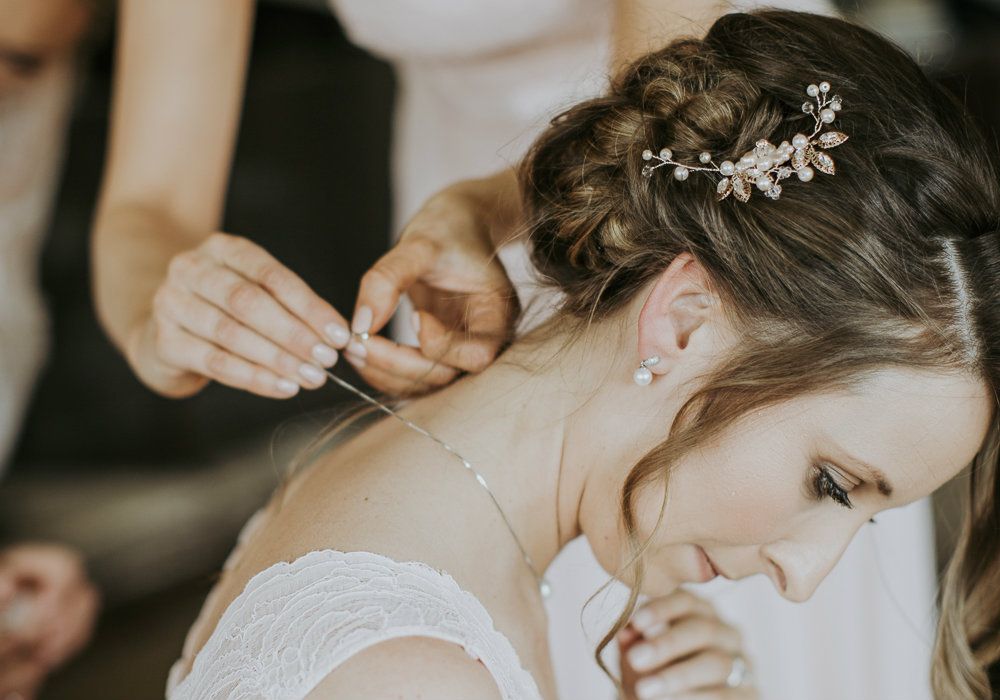 Bridesmaids hair accessories and dresses-UK