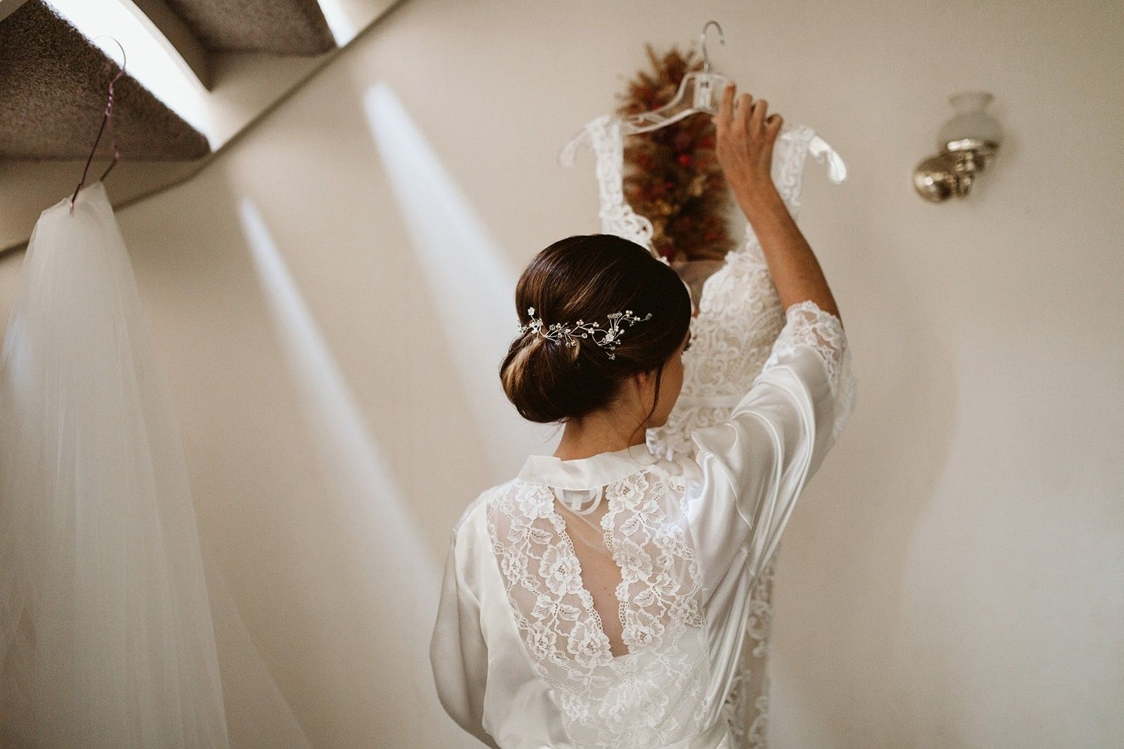 Mobile wedding hairdresser and bridal hair stylist-Gloucestershire-Cotswolds-UK