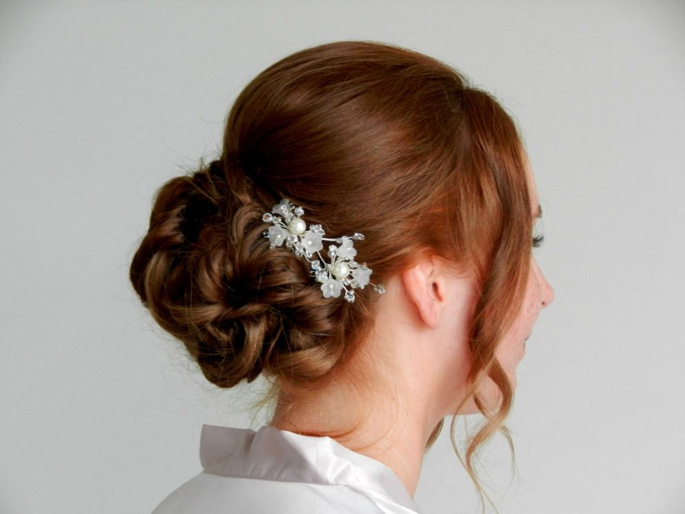 White-bridal-wedding-hair-accessory-UK-VRTY.bm 2.4