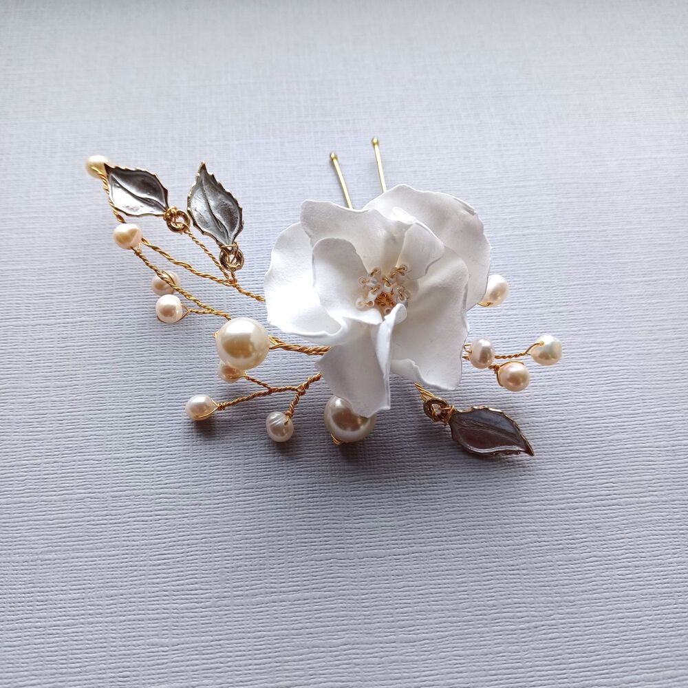 White flower and pearl hair pin -OA-BBS-Daphney-B