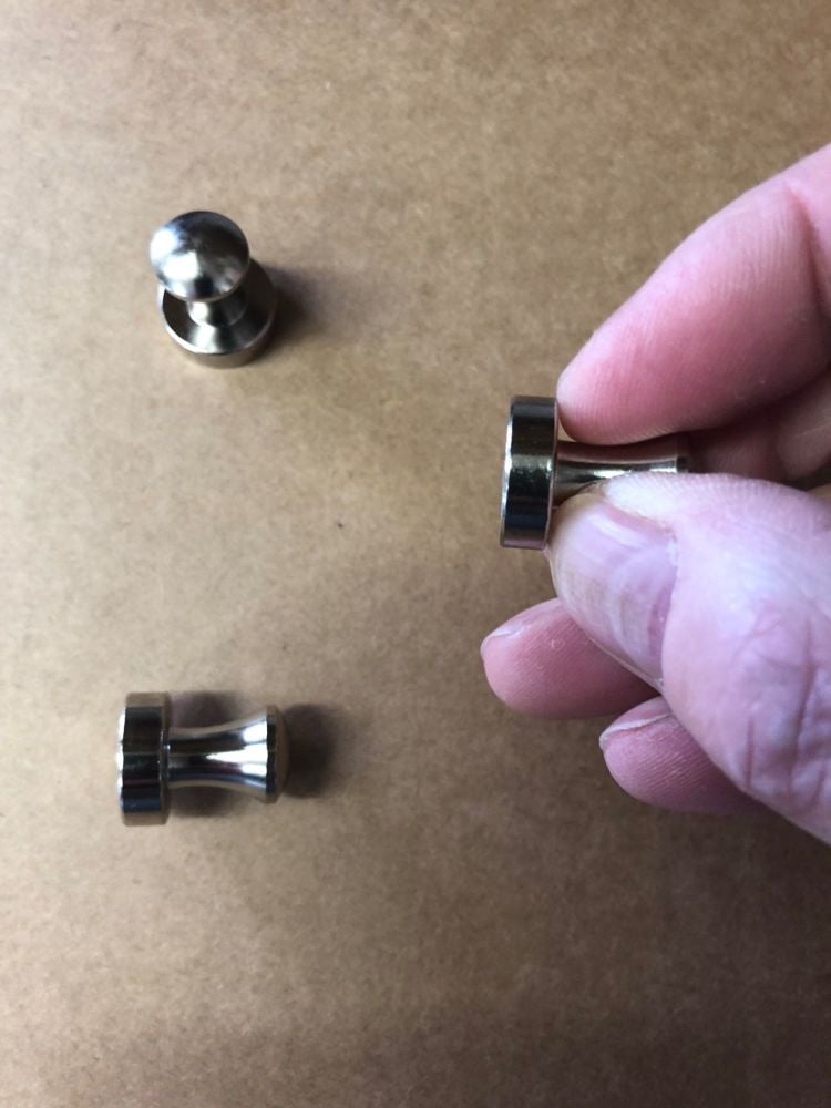 Magnet - for small items on the clipper hone