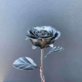 Elegant steel rose WM1080