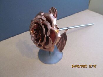 Elegant copper rose with leaves and a display stand WM1291