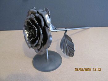 Steel metal rose with leaves WM1296