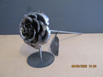 Steel metal rose with leaves WM1297