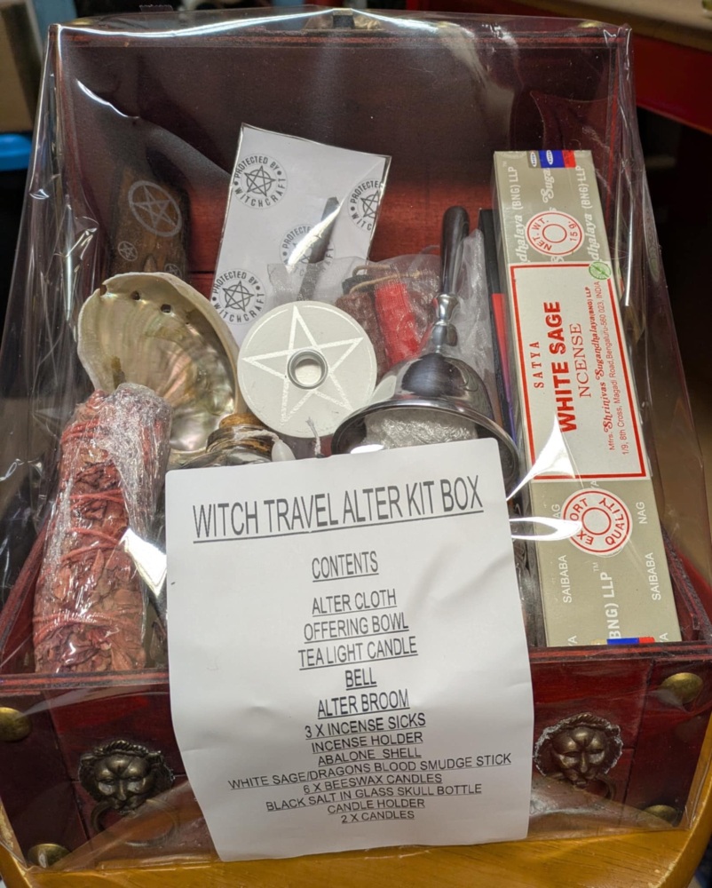 WITCH TRAVEL ALTER KIT BOX