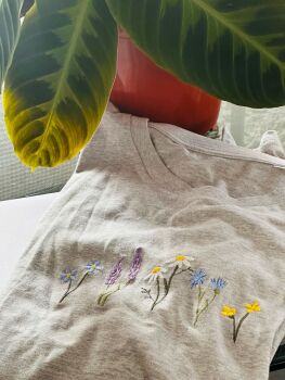 *on sale* M Heather Wildflowers T-shirt