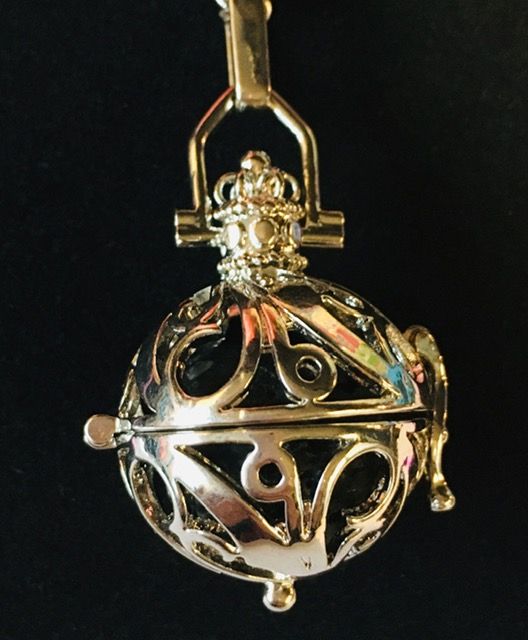 Diffuser Pendant Scroll
