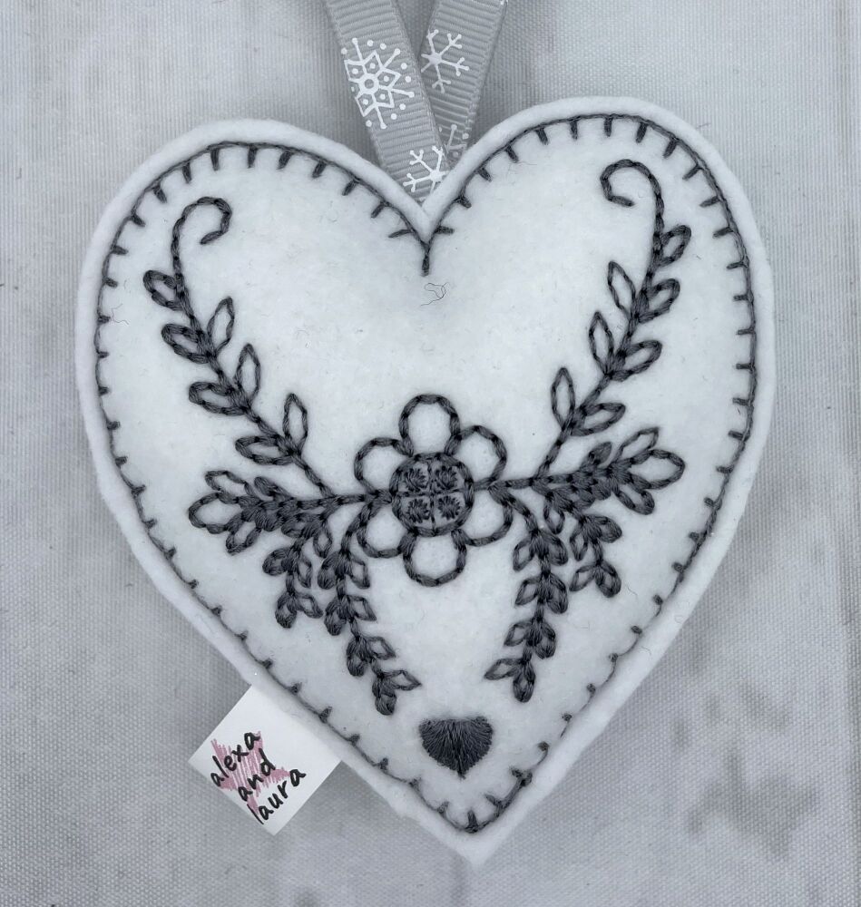 Christmas Heart - M