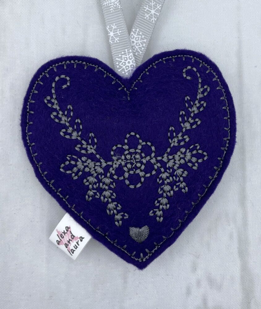 Christmas Heart - M