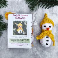 Christmas Knitting Kit - Frosty the Snowman