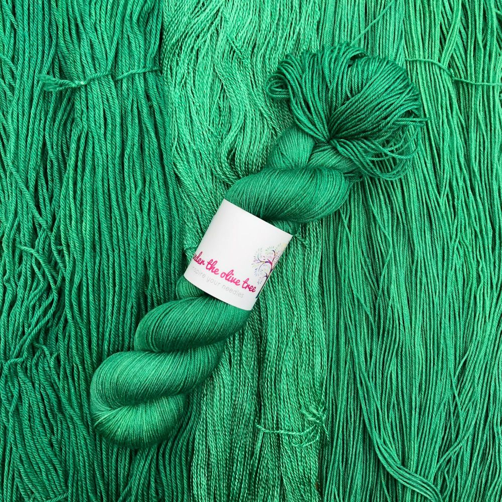 Emerald green yarn