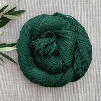 <!--023-->Dark Green Yarn | 'Seaweed'