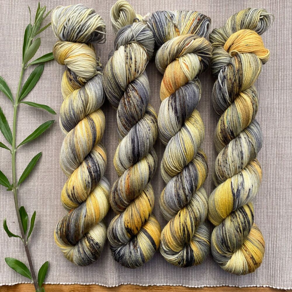 4 ply / Sock Yarn - Goldengrey