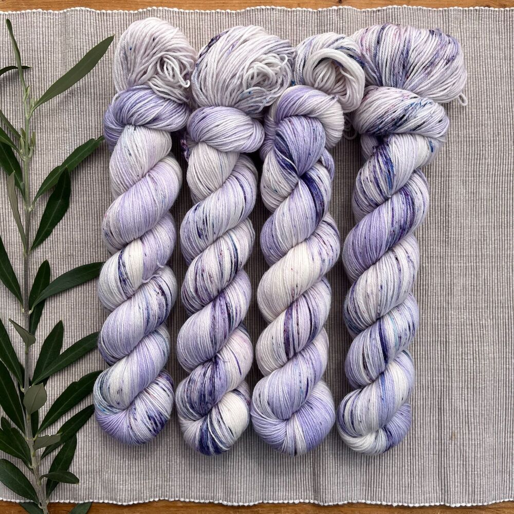 4 ply / Sock Yarn - Frosted Violet