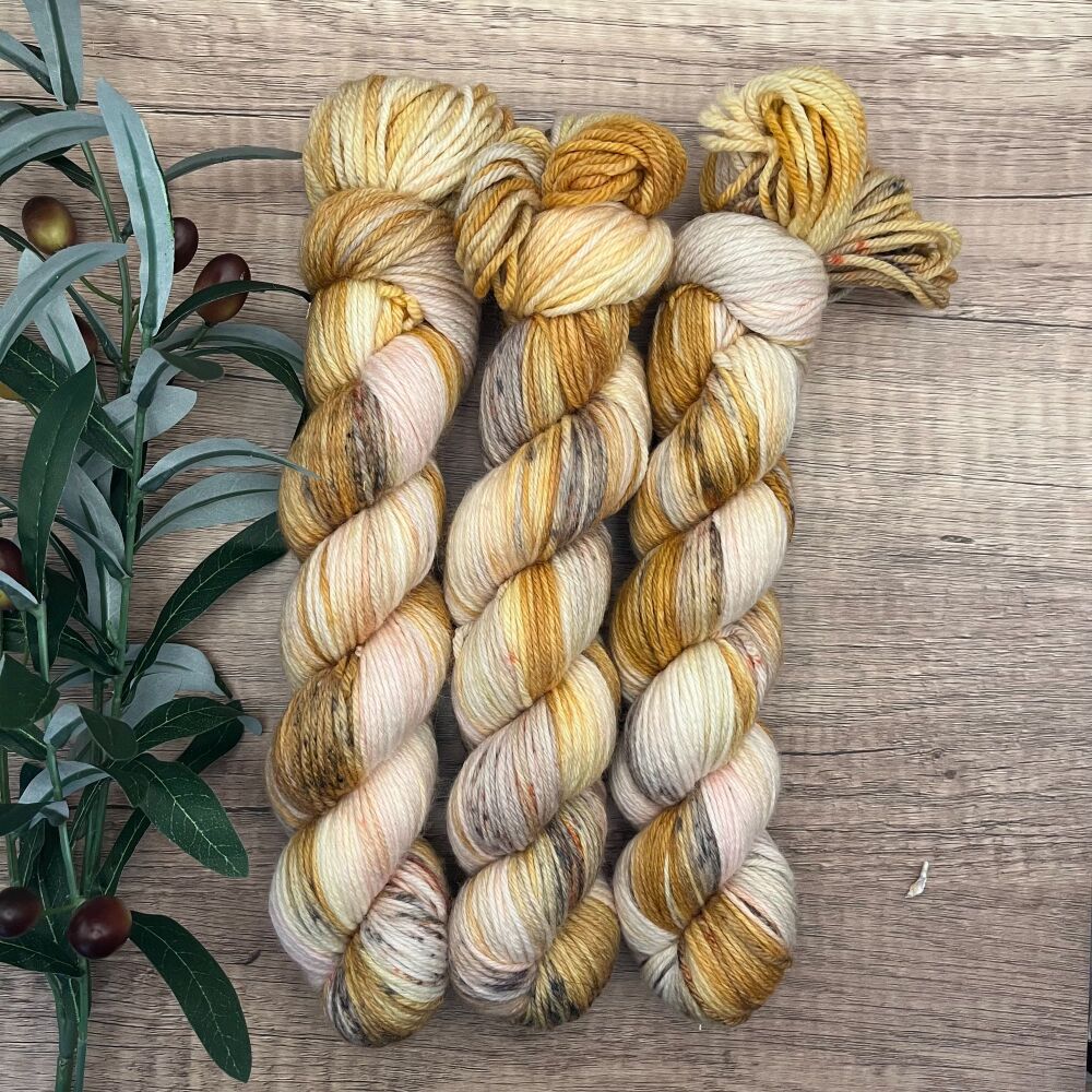 Double Knit Yarn - Toasted Teacakes