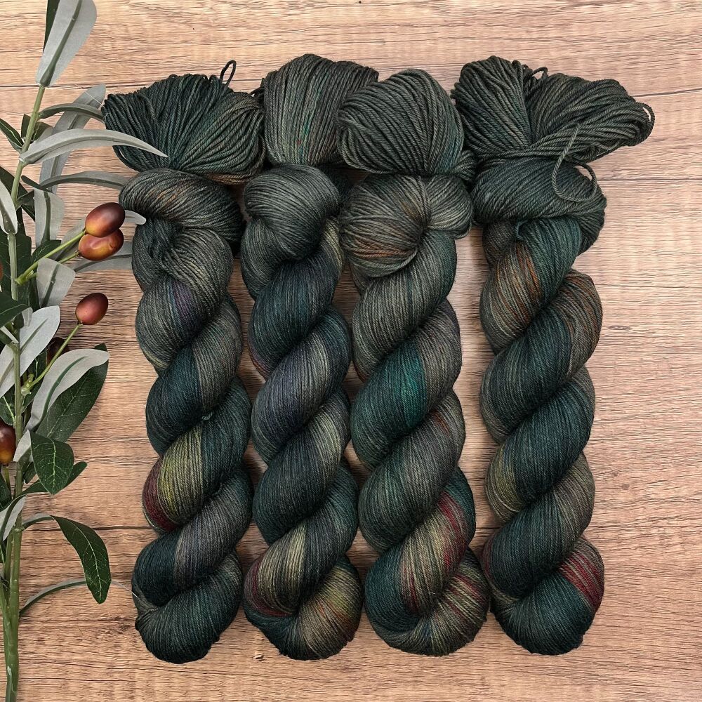 *Limited Edition* 4 ply / Sock Yarn - Winter Garland