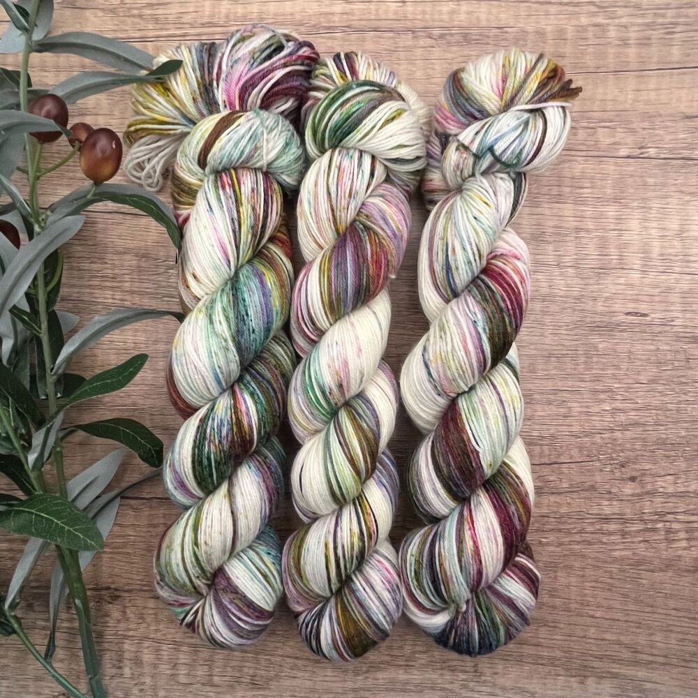 *New* 4 ply / Sock Yarn - Snow Flowers