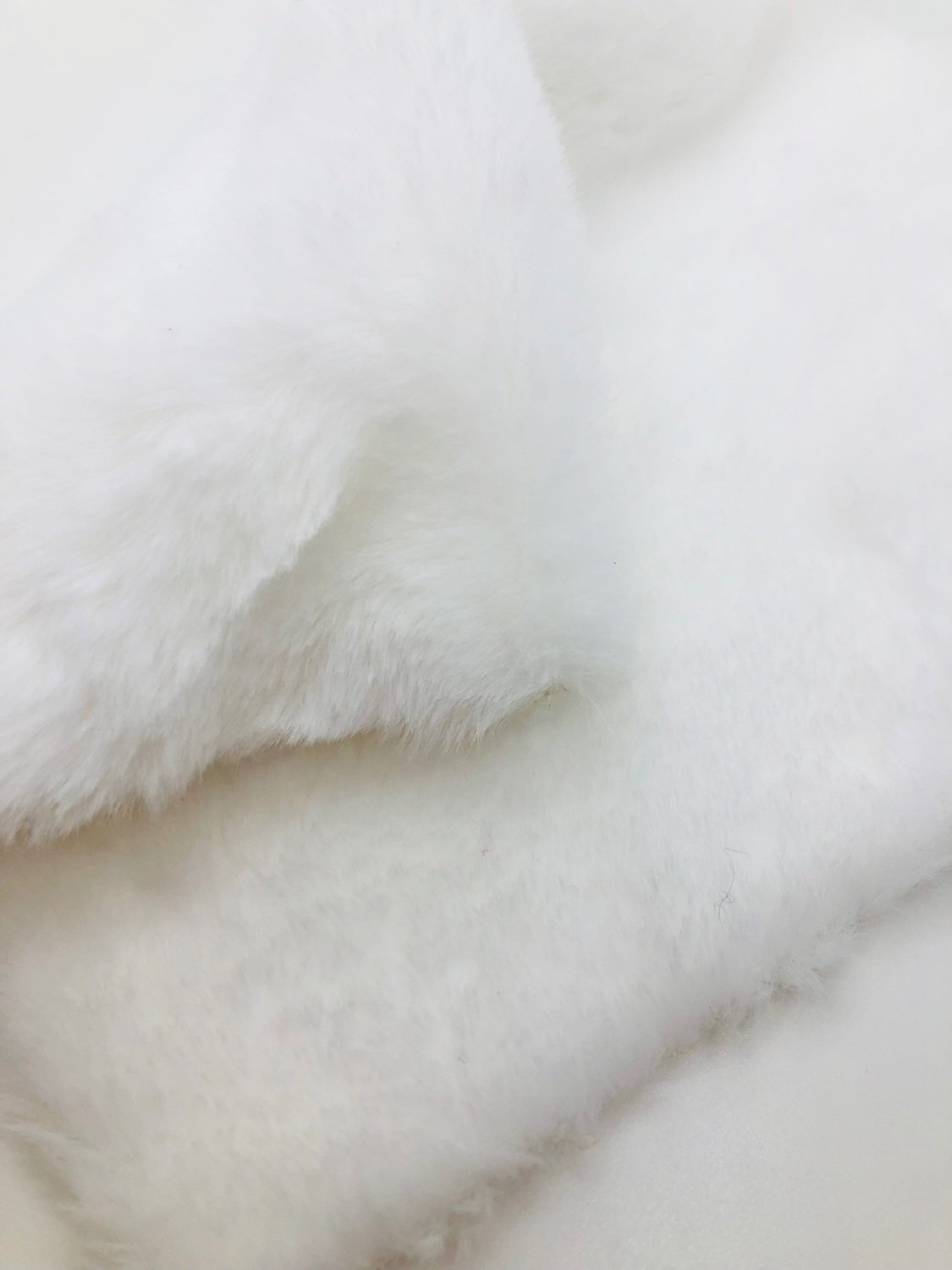 Luxury White Fur Fabric Material Fluff   1125x1500 