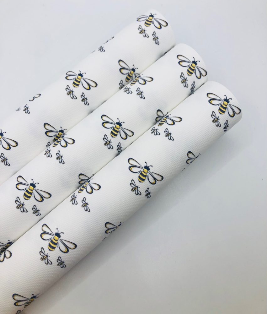 1256 - Bumble Bee Mum and babies printed canvas sheet fabric