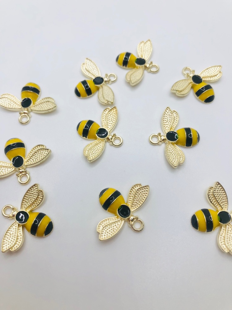 3d Bumble bee Golden charm embellishment