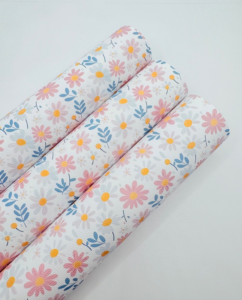1770 - Pretty pastel daisy printed canvas fabric sheet