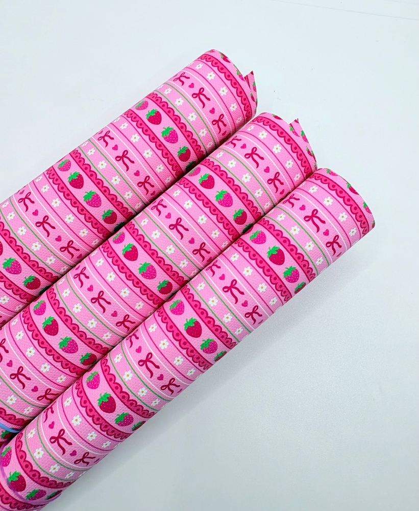 1146 - Strawberry quilted printed fabric sheet