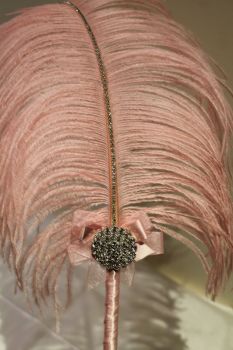 Extra Large Pretty Pink Ostrich Feather Pen