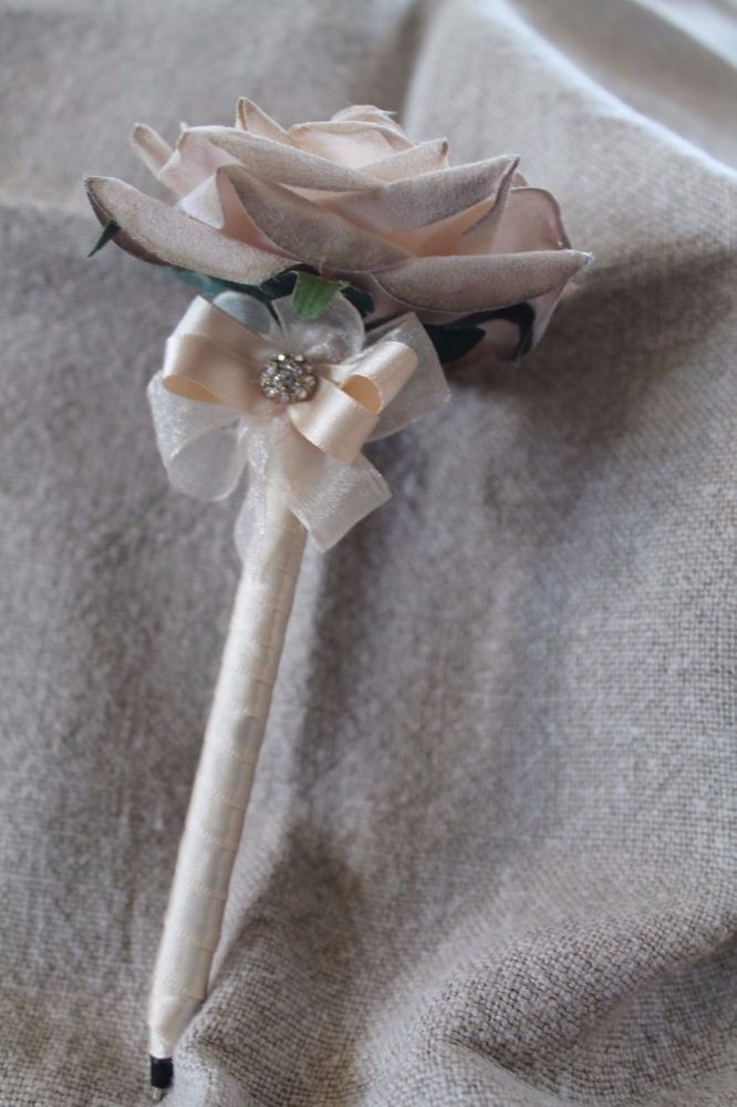 Cream Rose Flower Pen