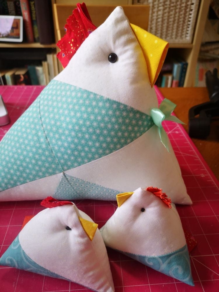 Chicken Doorstop/pincushion/pattern weight Pattern - paper copy