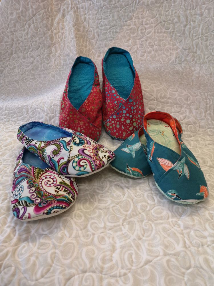 Juliette Slippers Kit - Pattern, Template and fabrics - Red batik