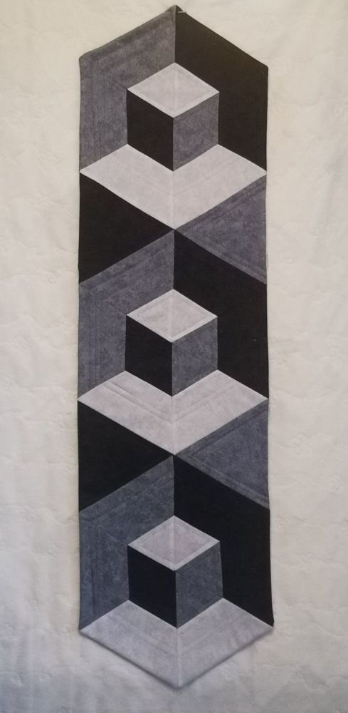 Illusion Table Runner Pattern - Paper copy