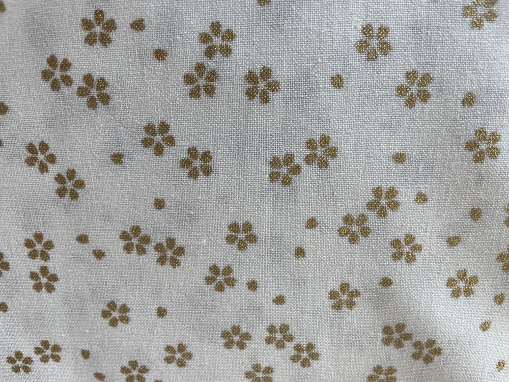 Sevenberry - Creamy White background with small metallic gold flowers 88337