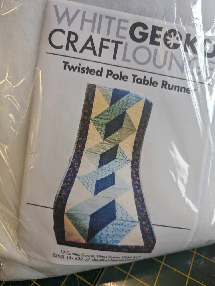 GGG - Twisted Pole Table Runner Kit - Was £22.99 now £12 - Green/Blue Sierra