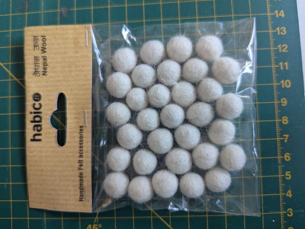 1CM FELT BALLS - ivory/natural pack of 32