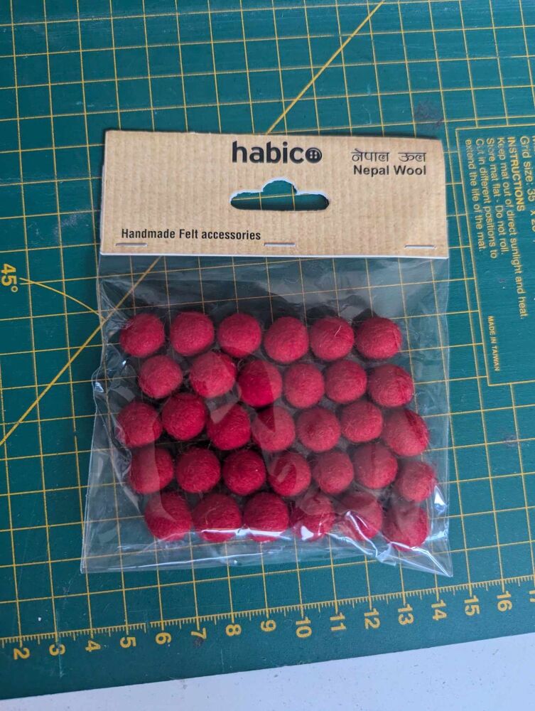 1CM FELT BALLS - Red