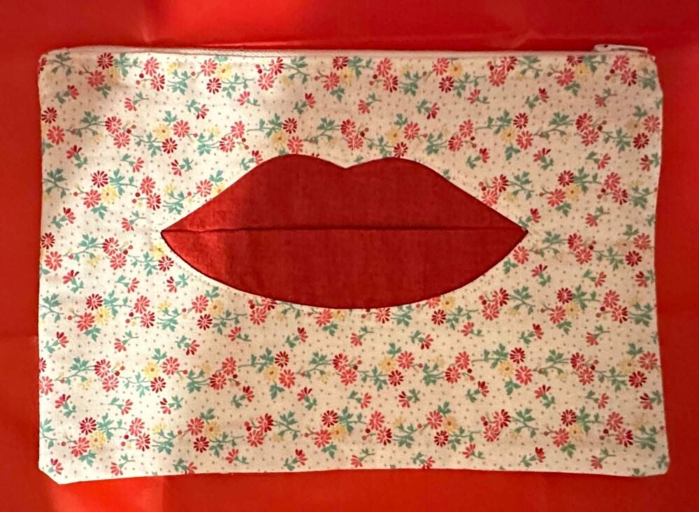 White background Lips Zipped pouch 8.5